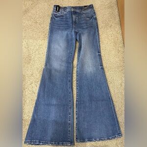 Express Ladies ‘70s Flare High Rise medium wash Jeans NWT